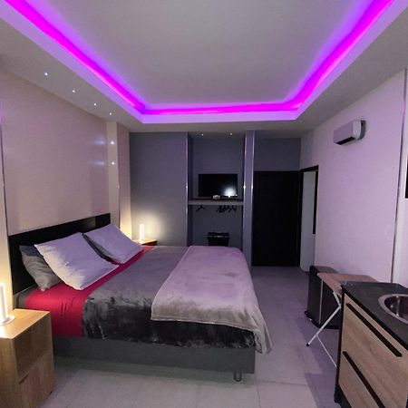 Hostal 170 Room 16 Service Appartement Le Tampon Exteriör bild