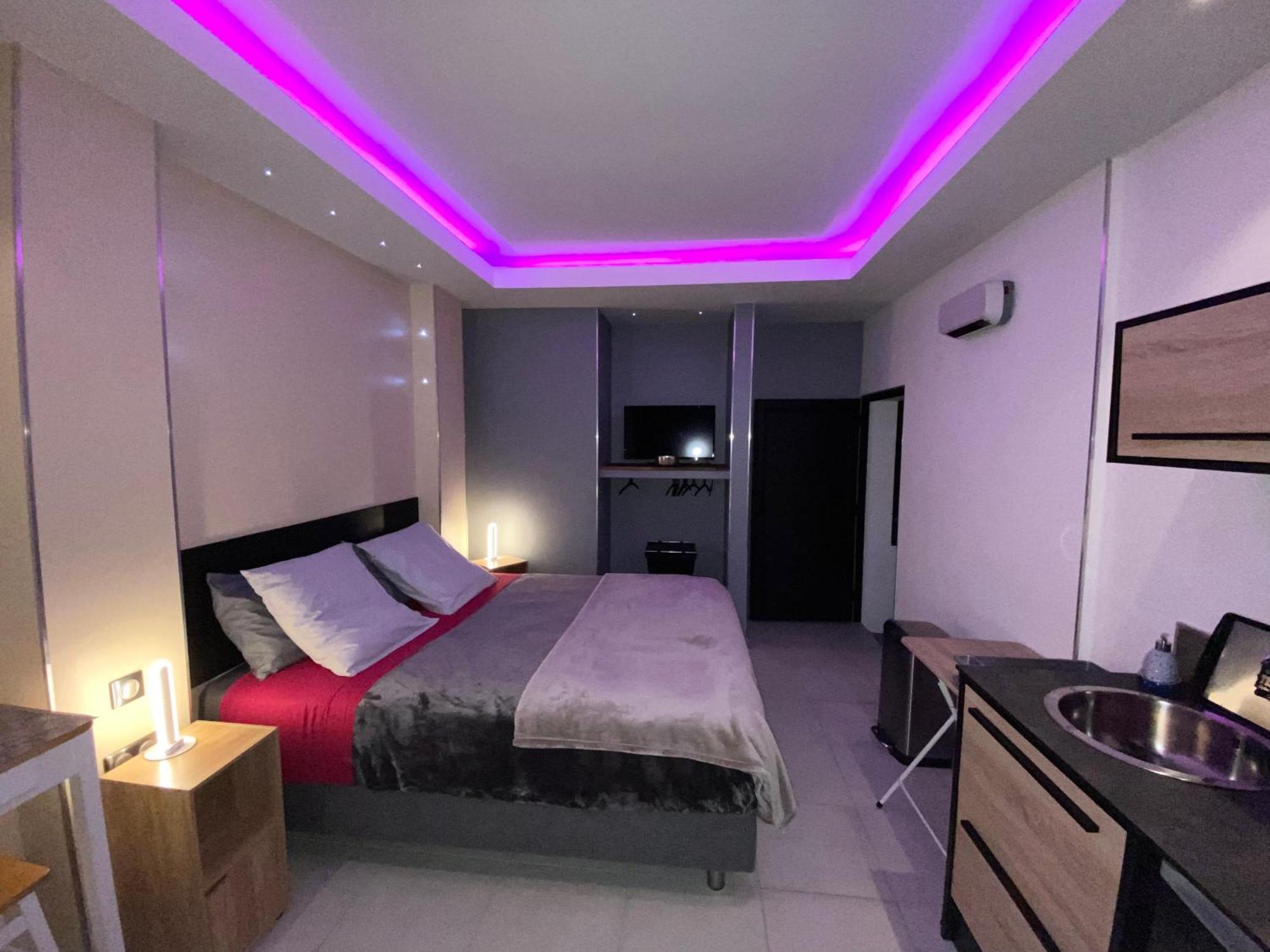 Hostal 170 Room 16 Service Appartement Le Tampon Exteriör bild